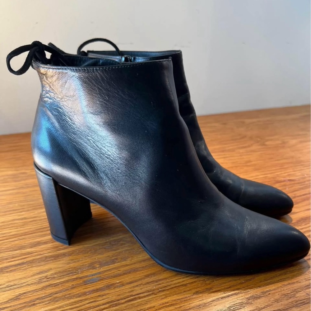 Stuart Weitzman Elegant Black Leather Ankle Boots